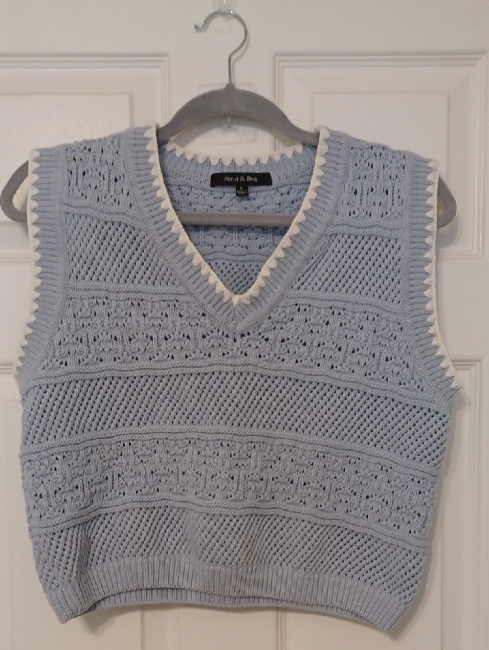 Strut & Bolt Sz L, Sleeveless Crochet Knit V-Neck Sweater Vest with White Trim